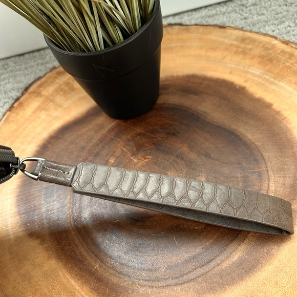 Joy Susan Tina Python Vegan Leather Zip Around Wristlet Clutch 10” x 6” NWOT. - Picture 12 of 16